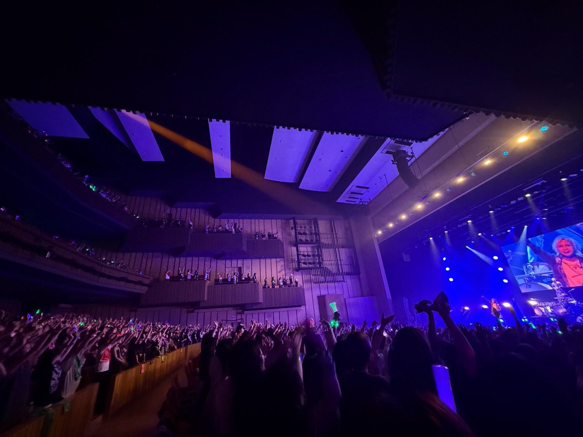 kiryuintw's tweet photo. ゴールデンボンバー ファンクラブ限定ライブツアー2026 ～超厄年祭～
初日でした！皆さんありがとうございました(^-^)
やばい疲労感えぐい🫠笑
それくらい本気で挑めたということですね✨
みんな楽しめてますように🙏

本番でもお伝えしましたが一曲だけ撮影＆SNS掲載OKのシーンがありますが、載せる際は他のお客さんの写り込みに御配慮いただけますと幸いです🙇‍♂️
明日も頑張ります〜宜しくお願いします！(^-^)
#超厄年祭
