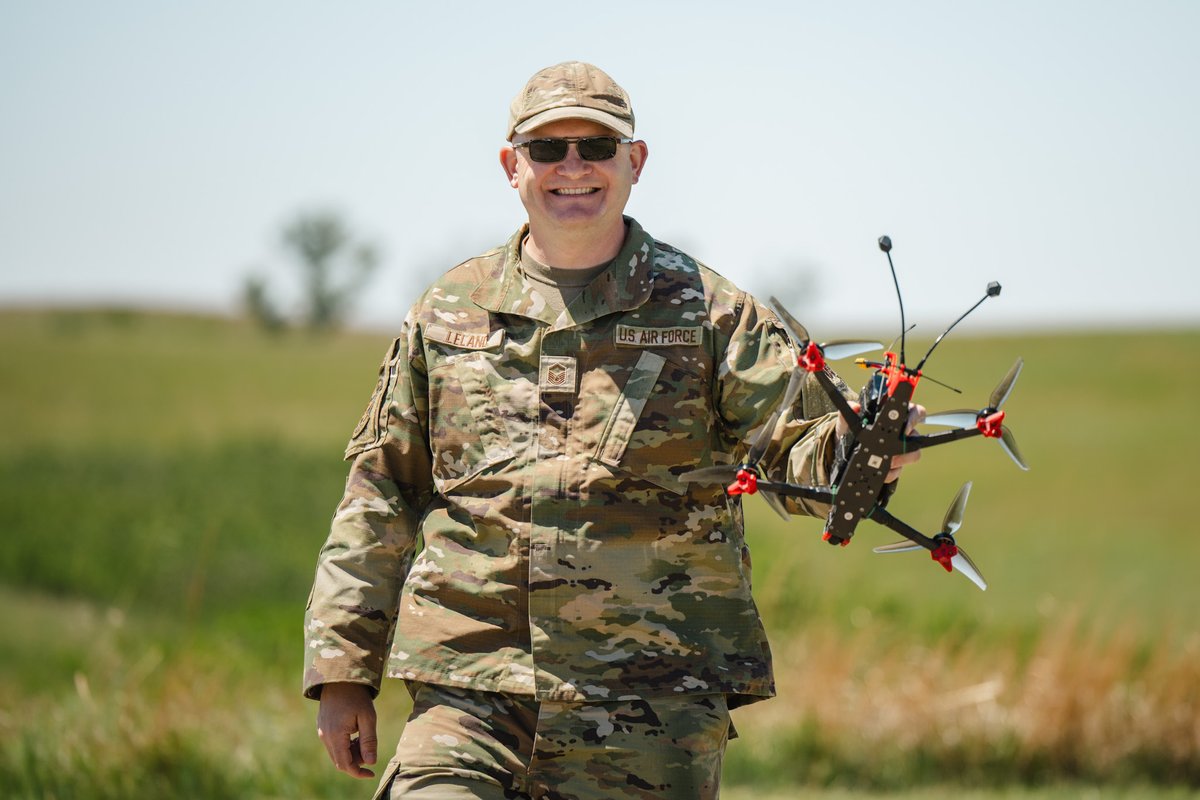 KansasGuard's tweet photo. TRENDING THIS WEEK: @KSANG_184th_IW Point Defense Battle Lab tests autonomous drone swarms at Smoky Hill

Read the full story here: https://t.co/a3d030CClK https://t.co/bAxNQ7B2nF