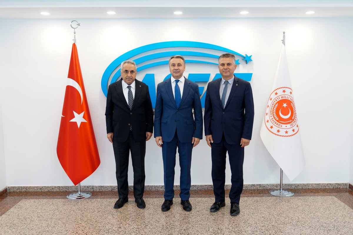 TurkBuroSenGM's tweet photo. 📌 Genel Başkanımız Türkeş Güney ve Genel Başkan Yardımcımız Serkan Şengül, ASFAT Genel Müdürümüz Prof. Dr. Mustafa İlbaş'ı ziyaret ettiler.

📌 Nazik kabulü ve misafirperverliği için Sayın Genel Müdürümüze teşekkür ederiz. https://t.co/SgF49MyymL