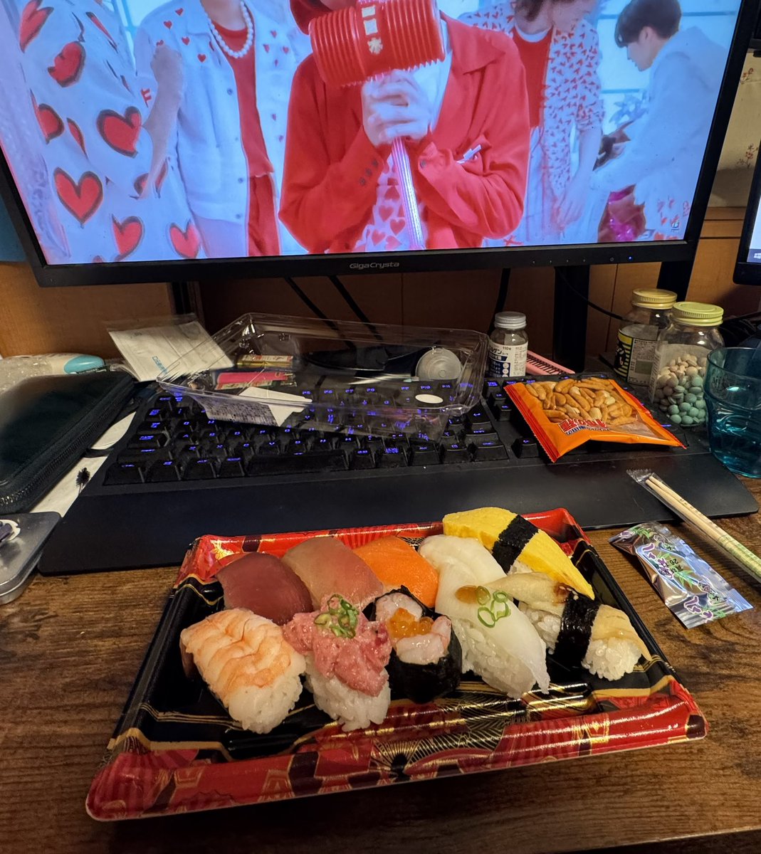 EK638079's tweet photo. 今日は寿司🍣 https://t.co/T7cDCdkMMM