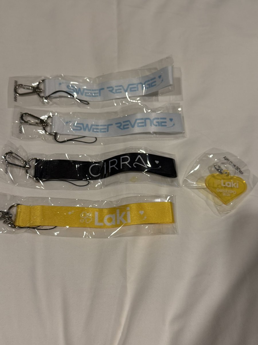 tamtam_kc's tweet photo. 〇交換希望

【譲】 
SWEET REVENGE ストラップ
CIRRA ストラップ
Laki ストラップ
Laki チャーム

【求】
Girls2 チャーム ＞ iScream

異種交換でもよろしい方、条件合う方よろしくお願いいたします。
受け渡し方法は郵送にてお願いします🙇‍♀️

 #GirlsEXPO
 #ガールズエキスポ https://t.co/gZoueNeDZD