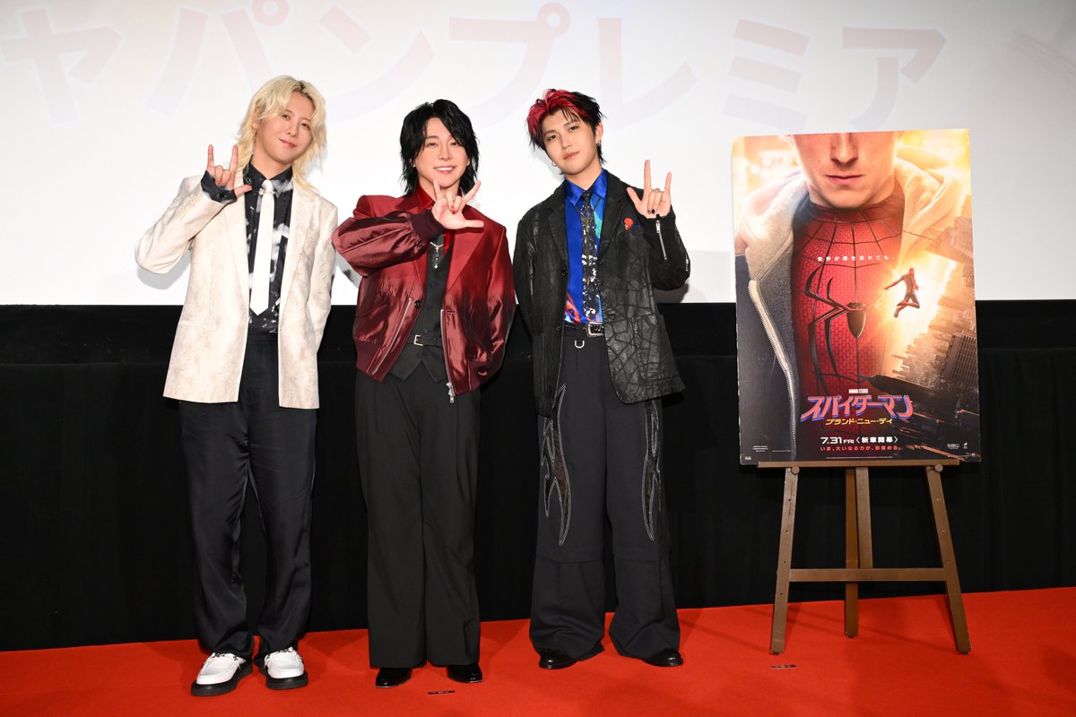 SpidermanMovieJ's tweet photo. 『スパイダーマン：ブランド・ニュー・デイ』
　🌏#スパイディ・ワールドツアー
　￣￣￣￣￣￣￣￣￣￣￣￣￣￣￣￣
　🇯🇵：ジャパンプレミア《舞台挨拶》

　▷#MrsGREENAPPLE
　「皆で楽しみましょう！」

スパイダーマン愛あふれる3人🕷️

「人生と共に寄り添ってくれる
作品が爆誕したなと思います」とコメント✨