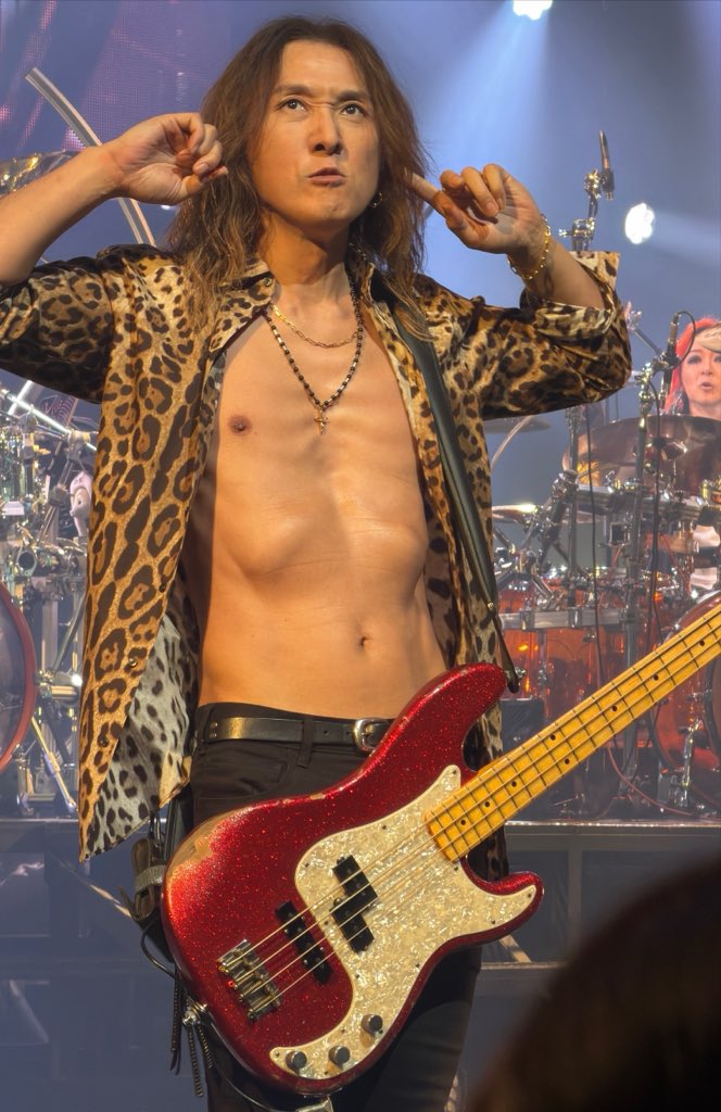 k_kimagurerock's tweet photo. 全国のJスレの皆様、お待たせ致しました……
こちら、本日のJさんになります💥🔥🧨😉💪
＼ よっ！𝑺𝑬𝑿𝒀 🌹ダイナマイト𝑩𝑶𝑫𝒀…！！ ／
本日も熱く、香ばしく客席を焼き焦がしておりました…

(2026.7.30 大阪・オリックス劇場)
#LUNAPIC https://t.co/BFPcdSEtcl