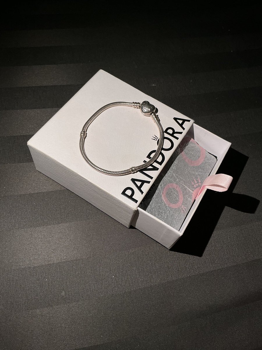 forsellsoldsolb's tweet photo. ส่งต่อ #pandora คั้บ
🌟ไซส์ 19
มีกล่องให้ค่ะ
Price: 1000 รส คั้บ
ทักสอบถามขอดูรูปเพิ่มเติมได้น้าา🩷
#ส่งต่อpandora #pandoraมือสอง https://t.co/d4CO4rqrKd