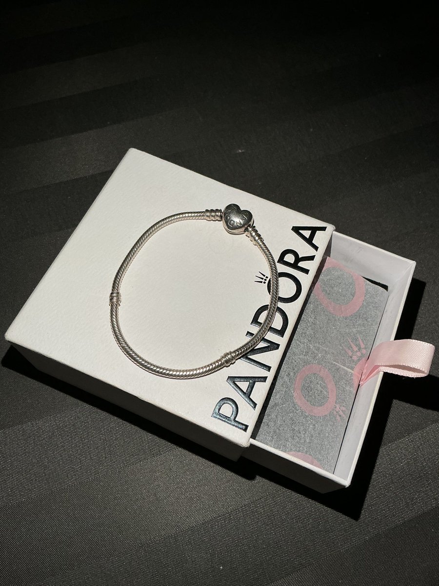forsellsoldsolb's tweet photo. ส่งต่อ #pandora คั้บ
🌟ไซส์ 19
มีกล่องให้ค่ะ
Price: 1000 รส คั้บ
ทักสอบถามขอดูรูปเพิ่มเติมได้น้าา🩷
#ส่งต่อpandora #pandoraมือสอง https://t.co/d4CO4rqrKd
