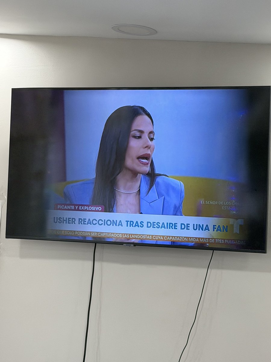 german1485's tweet photo. No mames todavía ven la TV basura que no aporta nada a la comunidad  
Pura basura  #telemundo 
#LaCasaDeLosFamososMéxico https://t.co/2oIk6dbGST