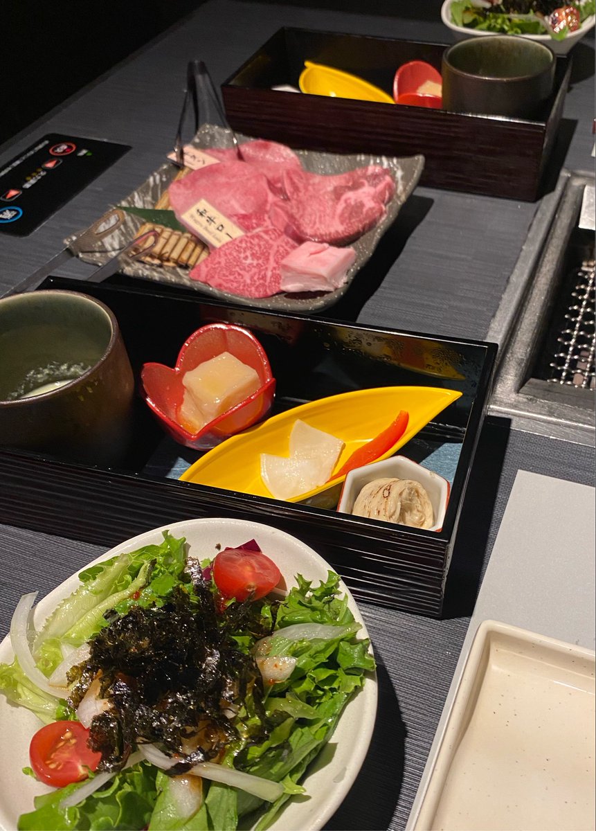 azarasitoha's tweet photo. 都築さんと肉食った✌️ https://t.co/HHI4wtpJjO