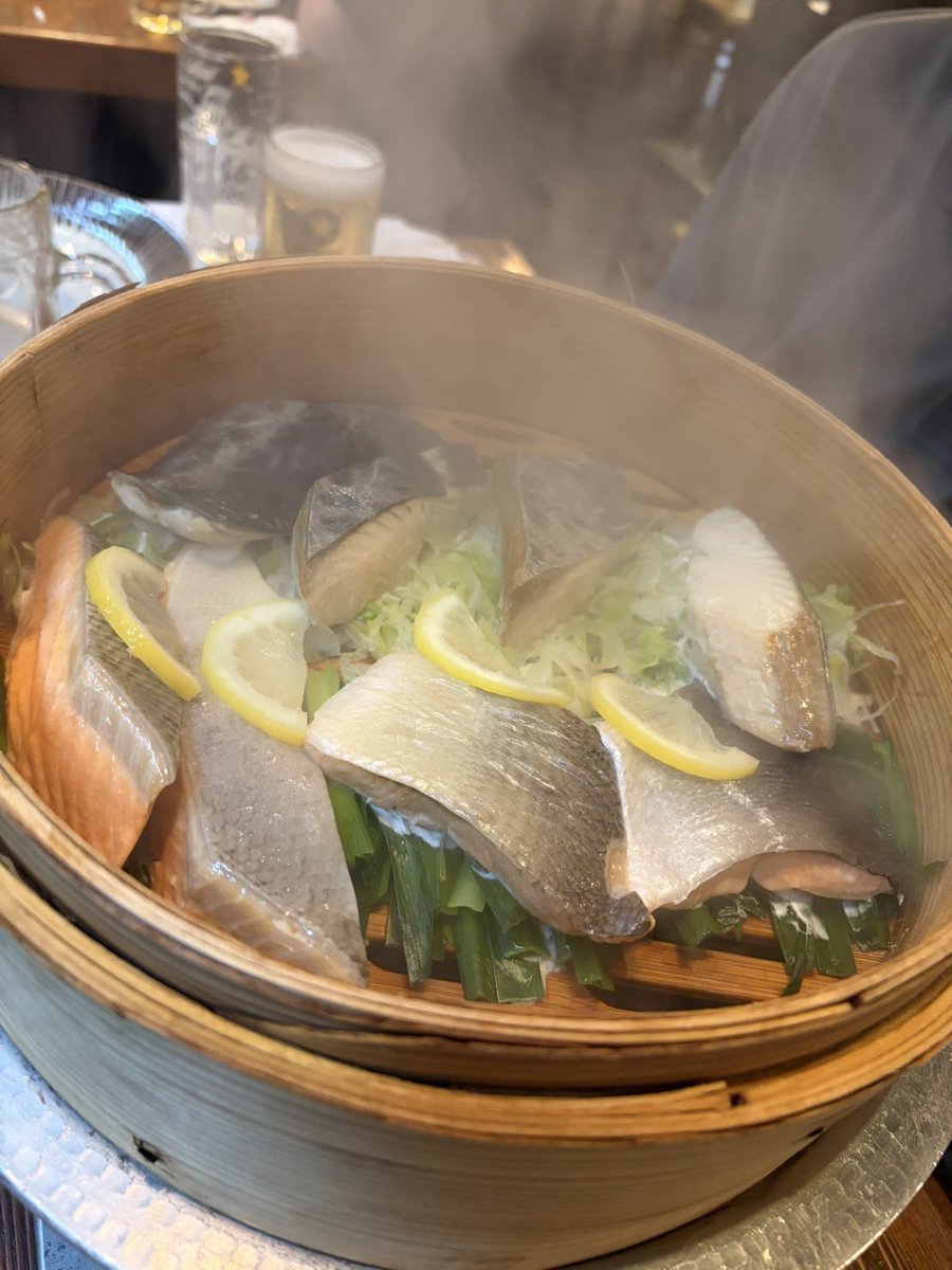 sin532282452's tweet photo. 仕事場の暑気払いと送別会、人数多いと飲むだけになるのよね https://t.co/2a6Wj2R2Mr