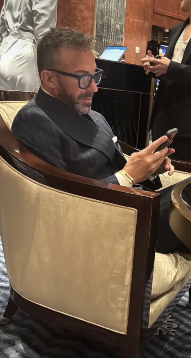 ManuelaBacchi's tweet photo. @ConnyM10 Qui è pauroso!!!! Anche perché ci sarà un motivo se Vieri mette questa foto anziché la sua…. Prende più like… 🤣🤣😘😘❤️❤️ https://t.co/UN9CJk7jqr
