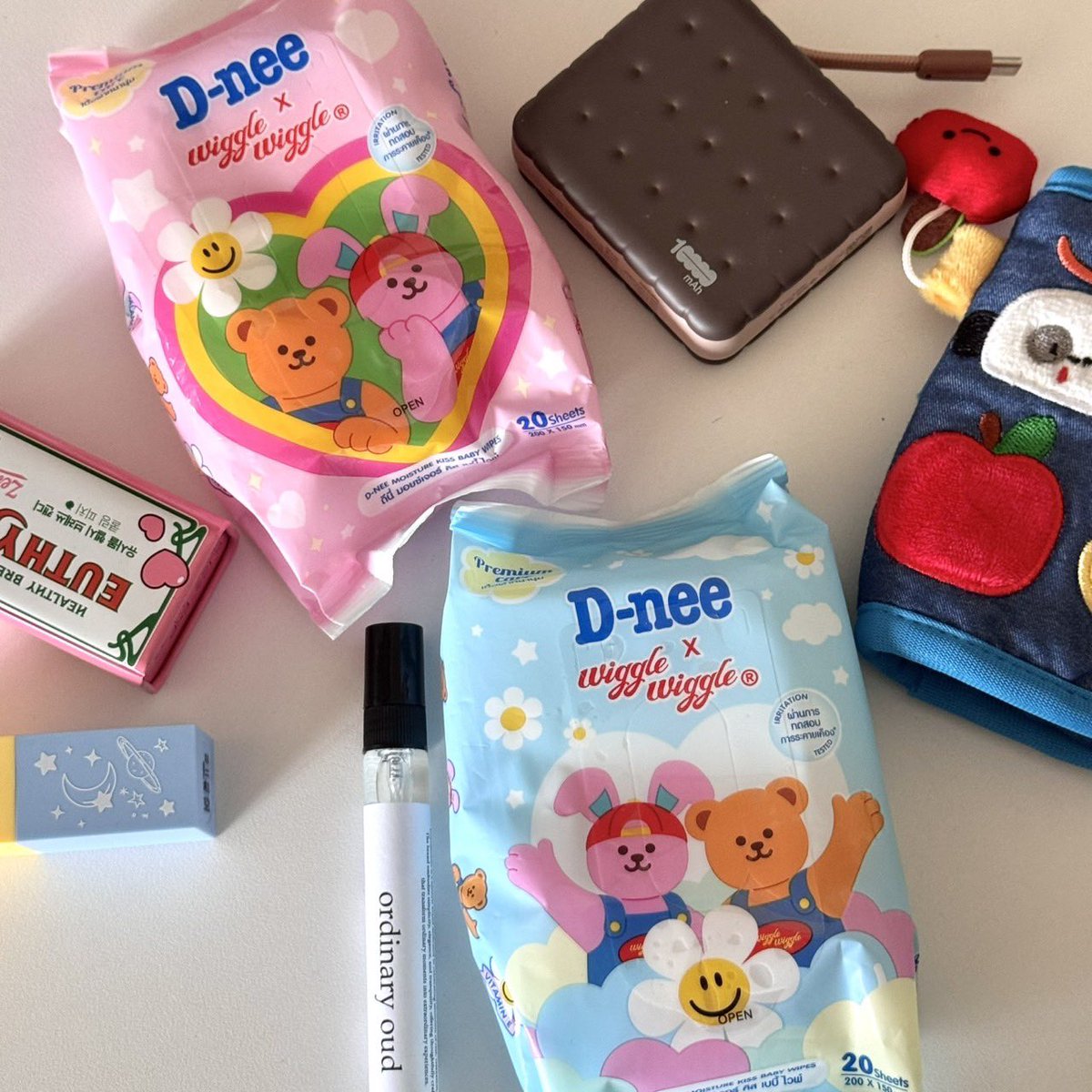 sfkkfs_'s tweet photo. ทิชชูเปียก D-nee Wipes x Wiggle Wiggle น่ารักมากกก แพ้ทางให้กับแพคเกจเรียบร้อย 555555 ทิชชูนุ่มๆ หอมอ่อนๆ ลายน่ารักจริง item ที่พกติดกระเป๋าได้ใช้ตลอด 🌸💝 https://t.co/XEsEbrDA1C