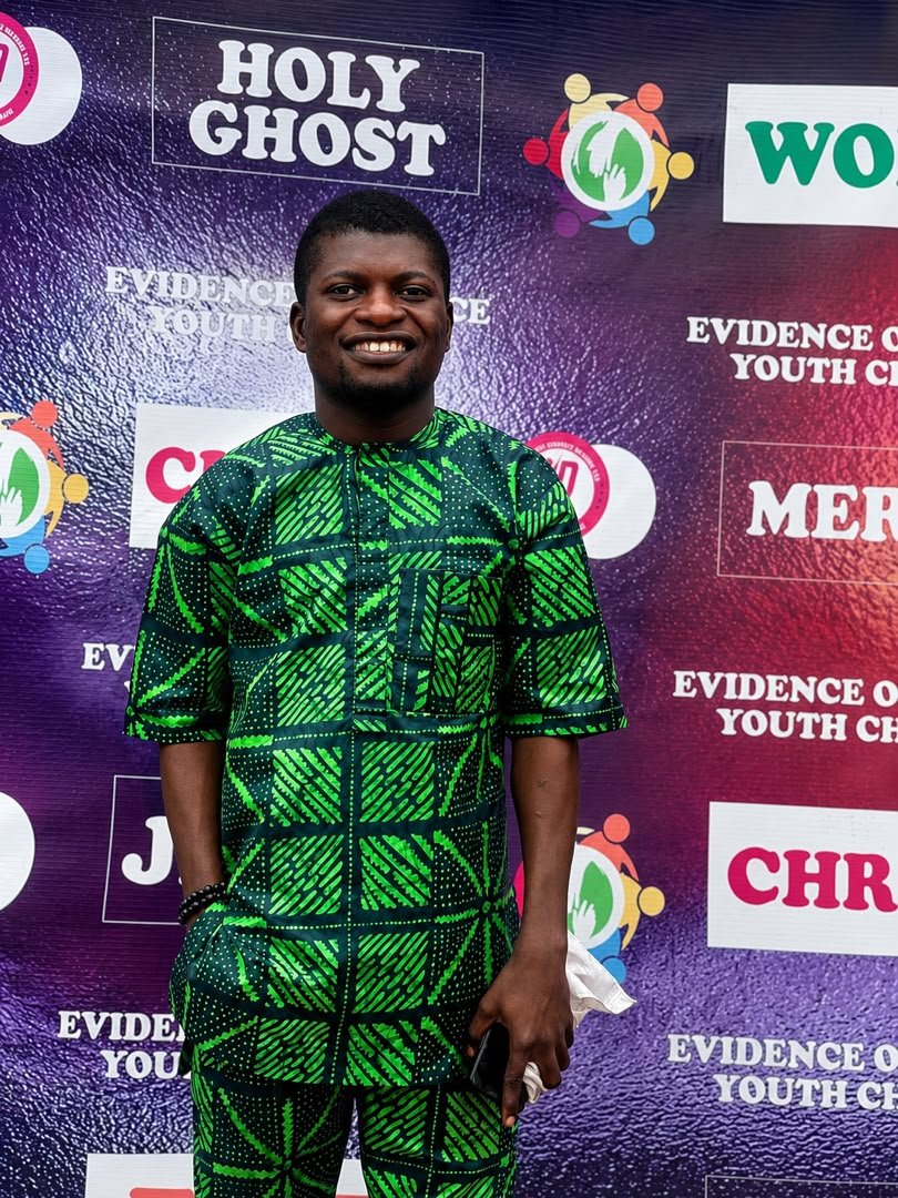 Codedof_lagos's tweet photo. +1 🎂🎉🎉 
Grateful for God's unconditional love and unending faithfulness 
Cheers to a prosperous and fruitful year 
#birthday #realtor https://t.co/JPHiBoNZoH