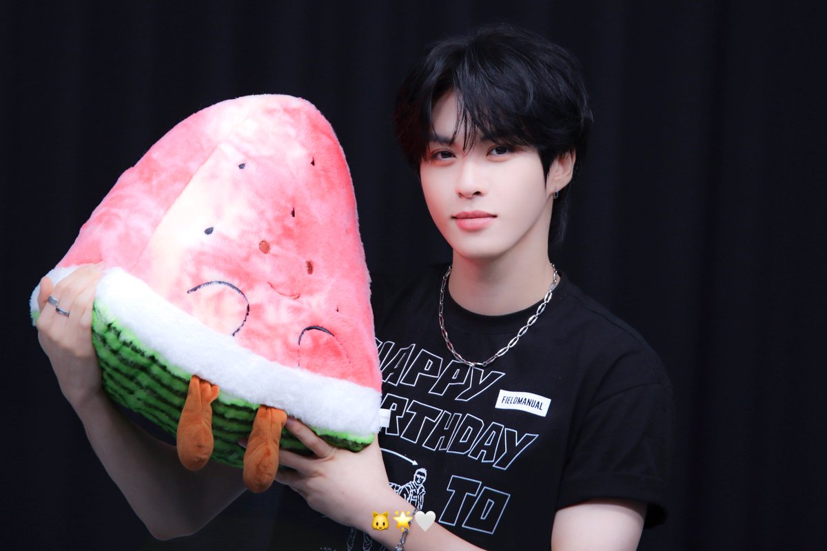mn5Zz_'s tweet photo. 260730 후즈팬스토어

( ⸝⸝•ᴗ•⸝⸝ )🍉

#이펙스 #EPEX #아민 #AMIN https://t.co/izCTHXbBIq