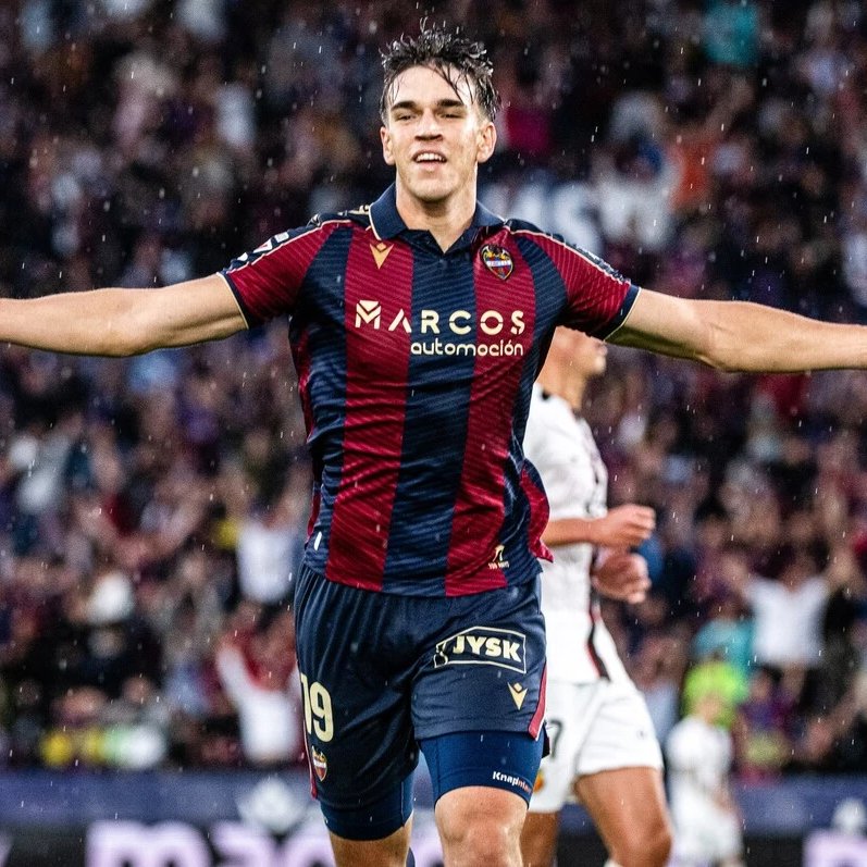 theMadridZone's tweet photo. 🚨⚪️ Carlos Espi sees Real Madrid as his DREAM MOVE!

Hull City &amp; Brighton are both ready to activate his release clause, but the player is waiting for Real Madrid. @FabrizioRomano https://t.co/IPMIF3fOj5
