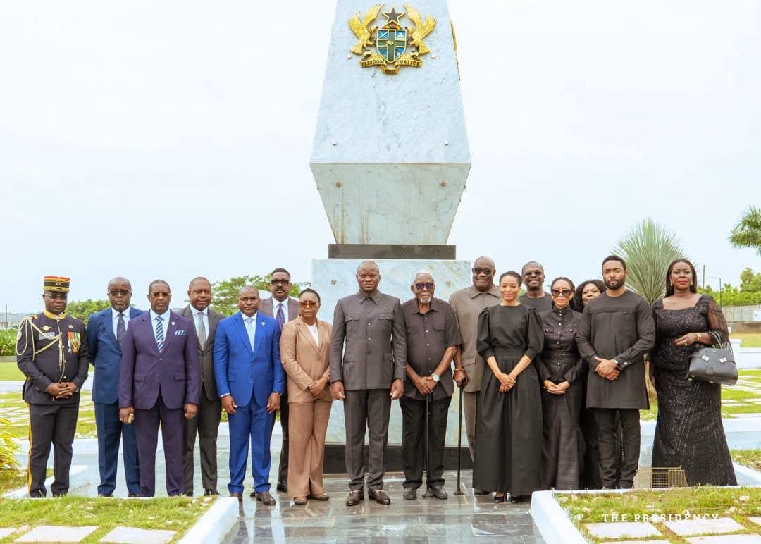 akuvitv1's tweet photo. President Brice Clotaire Oligui Nguema of Gabon paid tribute to Ghana's late former President, Flt. Lt. Jerry John Rawlings, by laying a wreath at his tomb at the Military Cemetery in Accra during his official state visit.
#Ghana #Gabon #BriceOliguiNguema #JerryJohnRawlings #StateVisit #Akuvitv