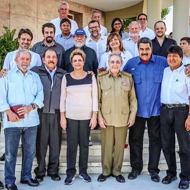 video_gremio's tweet photo. @JornalBrasilOn2 Um verdadeiro imbecil! É Milei e Trump juntos com estes ditadores sanguinários: https://t.co/NMsS9KFsRO