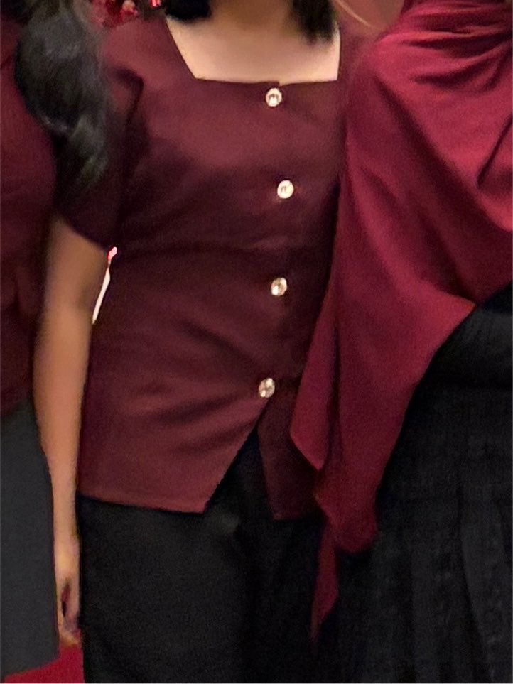 petavrung's tweet photo. WTS/want to sell baju/blouse maroon, cuman sekali pakai ukuran all size, LD 100, PJ 55, bisa di adjust belakang nya jadi bisa rada fit body, 35rb bisa via oren. (Lagi BU) https://t.co/MSikkFtpFI