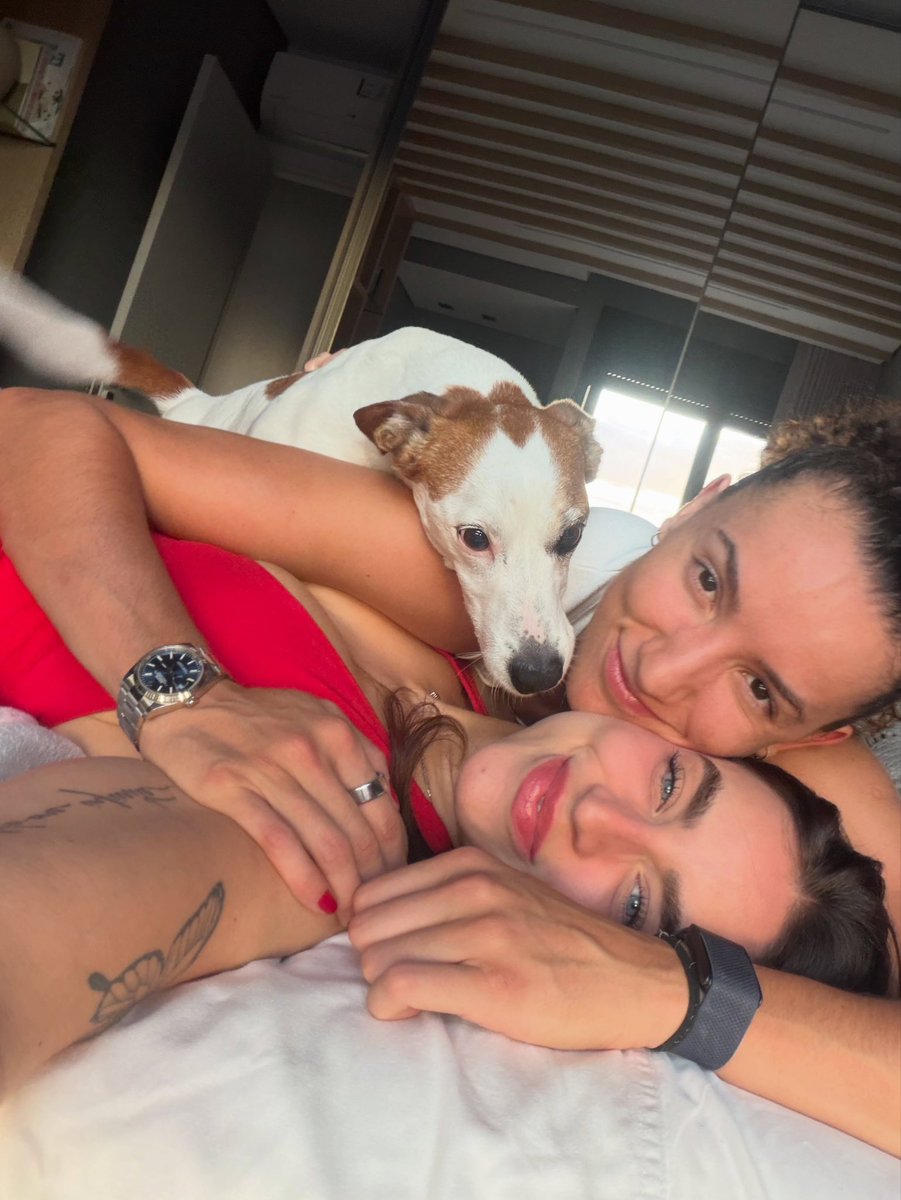 imjhenx's tweet photo. bruna unzueta e gabriela guimarães. https://t.co/0o3pEeFuxq