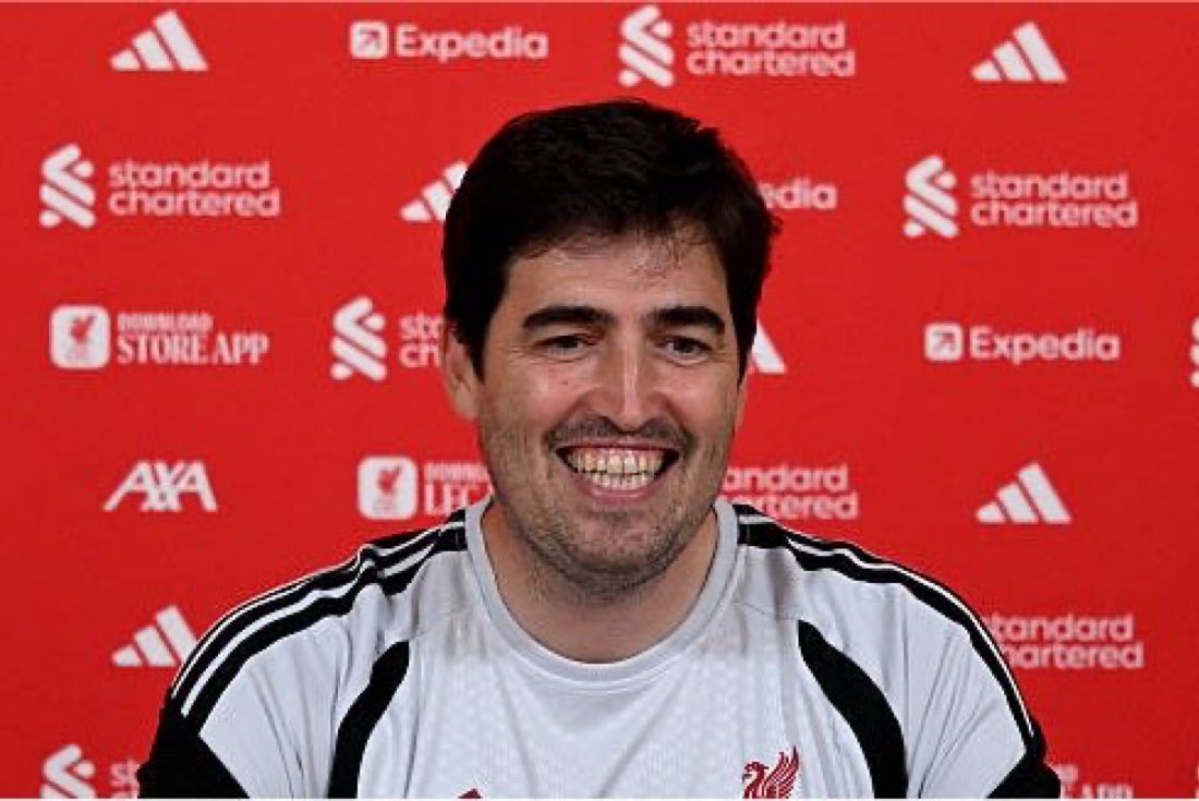 UniversLFC's tweet photo. 🔴 Andoni Iraola sur ses ailiers :

🗣️ « Je veux que tous mes ailiers soient capables d’évoluer aussi bien à gauche qu’à droite. » https://t.co/4uOq55vK80