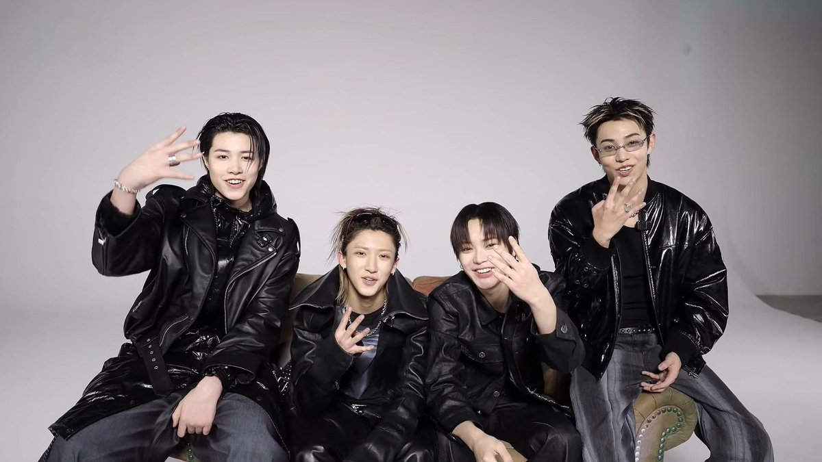 badgialsofie's tweet photo. Lngshot is such a cool group. I love everything about them.The way they dress, their personalities, and their music. I love stanning them https://t.co/SAO8iF4eQX