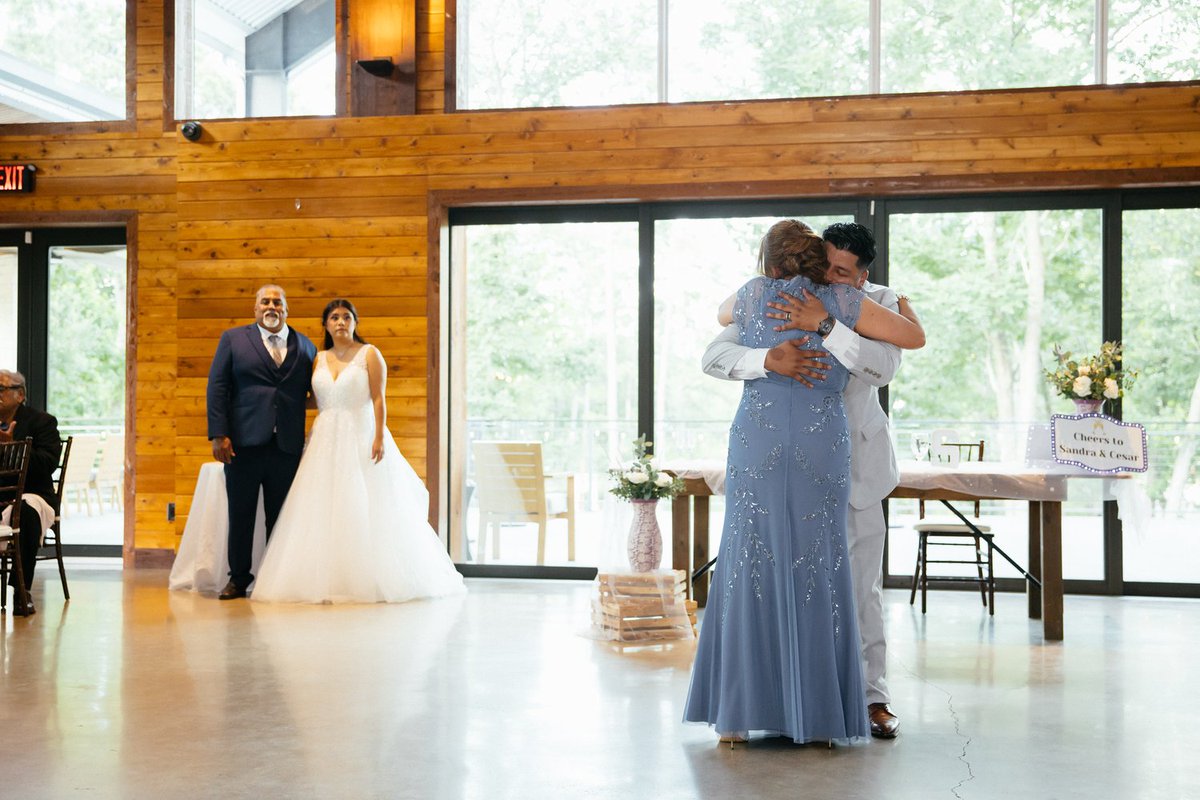 exquisitehtx's tweet photo. Love is the quiet promise to choose each other again and again. It’s in the little moments that forever truly begins.
#HoustonWeddings #AustinLove #DallasBrides #exquisitehtx https://t.co/PQd5Oli2jh