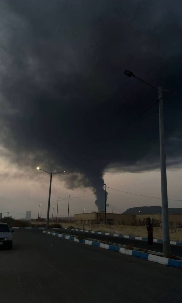 AflaFront1925's tweet photo. غارات أمريكية تستهدف مقرين للحرس الإيراني في مدينة الأحواز

#صوت_الأحواز #الجبهة_العربية_لتحرير_الأحواز

للمتابعة الخبر انقر على الرابط👇

https://t.co/fUnxa5spiU https://t.co/qev1adPzkr