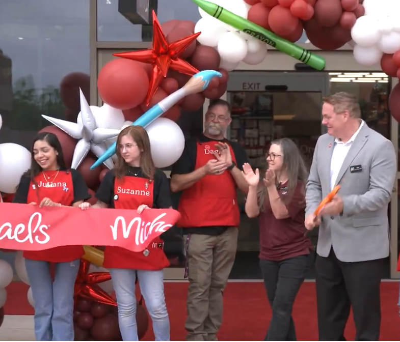 thecityofirving's tweet photo. Irving-based Michaels unveils its newly remodeled neighborhood with a grand reopening celebration. A re-imagined destination for makers, creators, and DIY fans.
#Michaels #Irving #crafts #DIY
https://t.co/qocMxjzaSc https://t.co/dYppXBSZwM