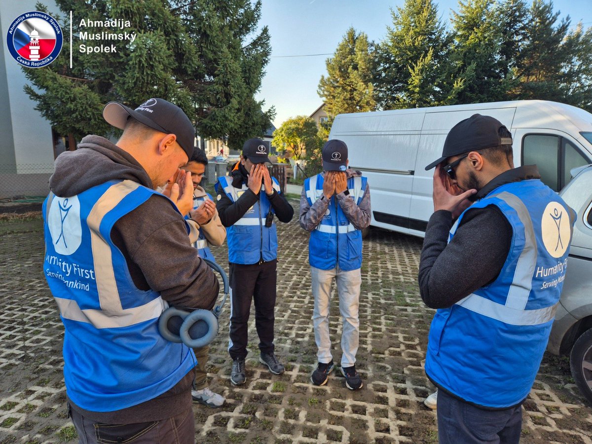 ahmadijacz's tweet photo. Flood relief in action 🌊 Humanity First teams from Czechia &amp; Germany supported families, seniors &amp; places of worship in Krnov, Opava, Jeseník &amp; Ostrava. ❤️ #HumanityFirst #Ahmadiyya https://t.co/PuntsCUTBq