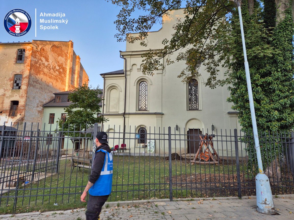 ahmadijacz's tweet photo. Flood relief in action 🌊 Humanity First teams from Czechia &amp; Germany supported families, seniors &amp; places of worship in Krnov, Opava, Jeseník &amp; Ostrava. ❤️ #HumanityFirst #Ahmadiyya https://t.co/PuntsCUTBq