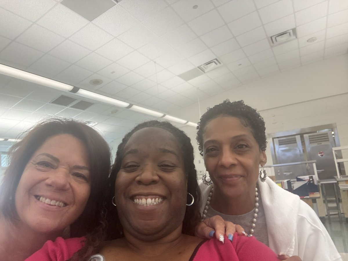 APS_CandI's tweet photo. Teachers at @APSClevelandES are excited to adopt Benchmark as their new ELA curriculum resource! 📚#APSCandI #TheWinningTeam https://t.co/9dyVnibg4Z