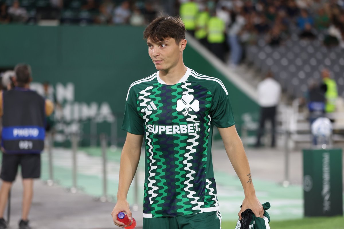 kgiata's tweet photo. Τρομερό warm up shirt με vibes '96 #paofc https://t.co/ms4ed20QTd