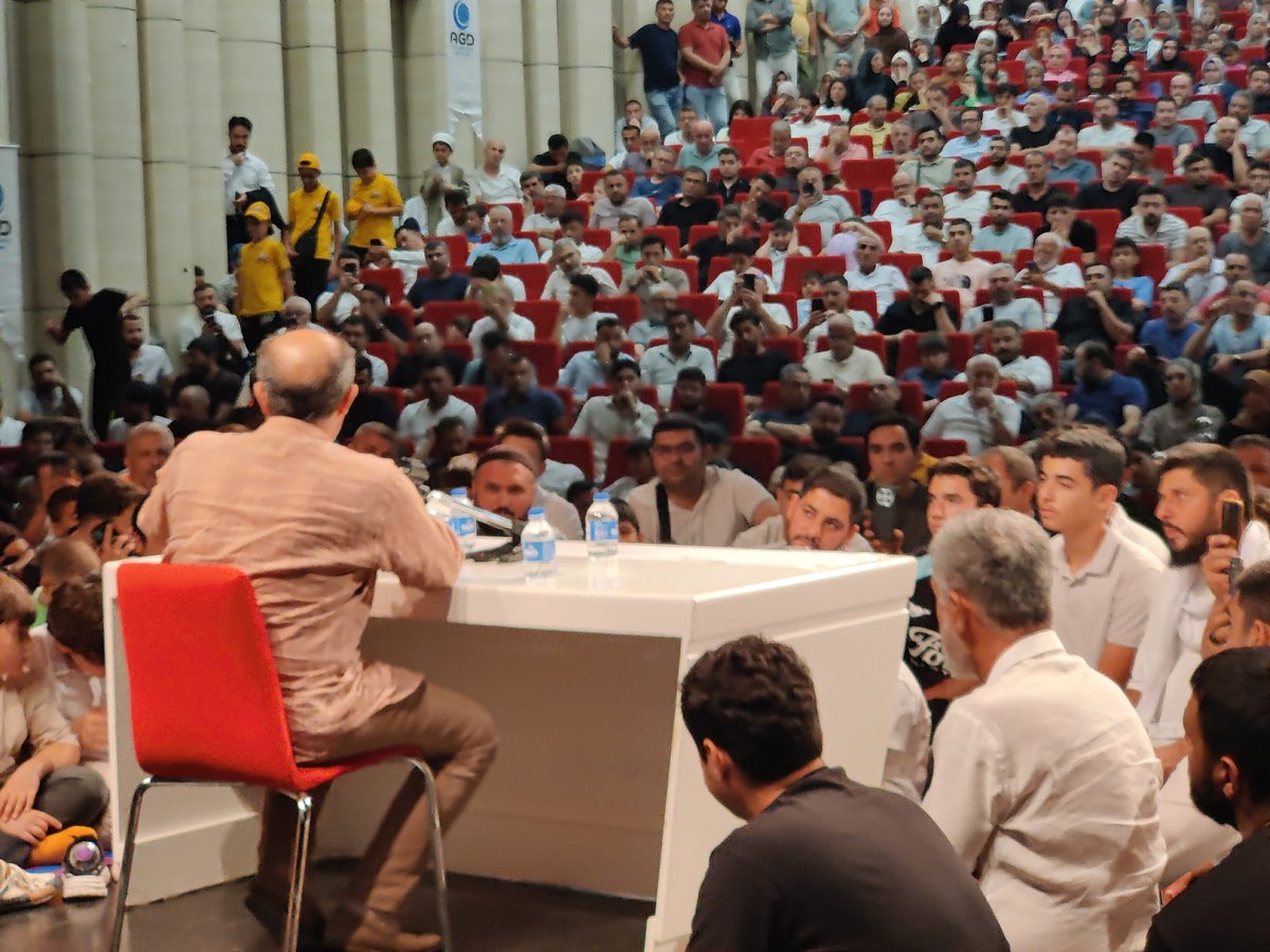 agdantalyasube's tweet photo. Anadolu Gençlik Derneği ve Milli Gençlik Vakfı öncülüğünde düzenlenen "Aile Buluşmaları-2" konferansımız, Dr. Ömer Demirbağ’ın değerli anlatımlarıyla şu anda gerçekleşiyor. 📍

​Aileyi, geleceğimizi ve değerlerimizi konuştuğumuz bu anlamlı programımızdan ilk kareler... https://t.co/xte3k8iEiu