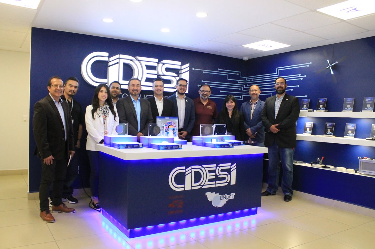 CIDESIMX's tweet photo. 🤝 En #CIDESI recibimos la visita de Texas State University, y de investigadores de Texas State University y Arkansas State University.
Dialogamos sobre oportunidades de colaboración en semiconductores e investigación aplicada.
#Investigación #Innovación
#Semiconductores https://t.co/uhFS52l1w2