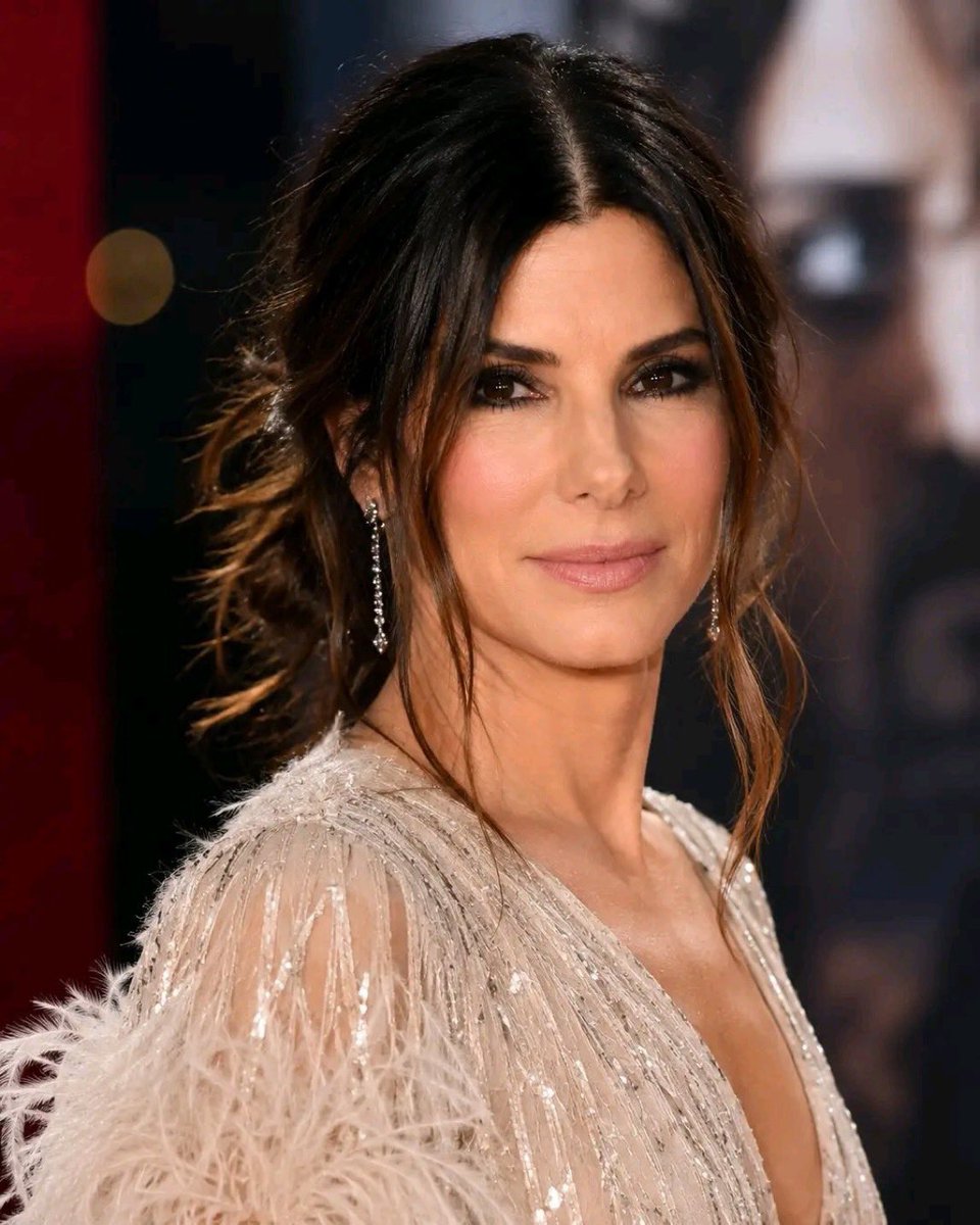 SandraBulo5nd's tweet photo. Timeless elegance, effortless power. 🤍 Sandra Bullock proves classic Hollywood glamour never fades — is she one of the most beloved leading ladies of all time?

#hollywoodbox #sandrabullock #editorial #timelesselegance #hollywoodglamour #celebritystyle https://t.co/eGrz9HaXiz