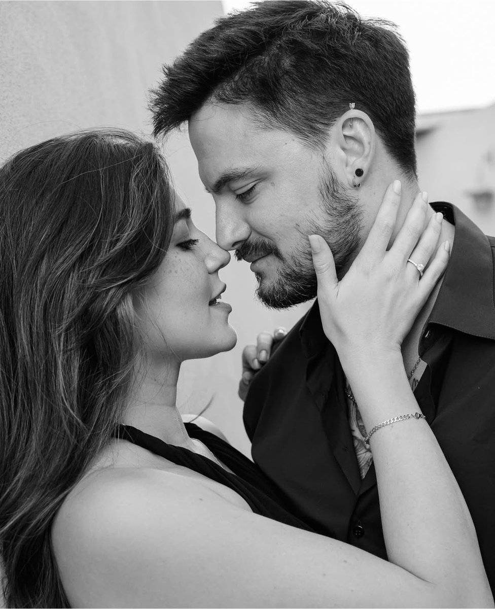 lovegoeshawn's tweet photo. É oficial toda vez que eu abro o Instagram a Juliane e o Felipe estão servindo tesão de 100 jovens crentes no celibato e exibindo que eles estão noivos. 

Isso não é uma reclamação https://t.co/4ae2pnOqqU