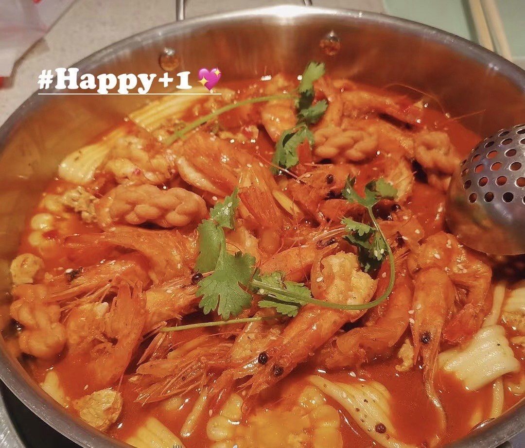 njy08's tweet photo. [元宵佳节邀你共赴灯海，猜灯谜、吃汤圆，把团圆与暖意揉进这份烟火气里]， https://t.co/0ZR1Vmdy0Y