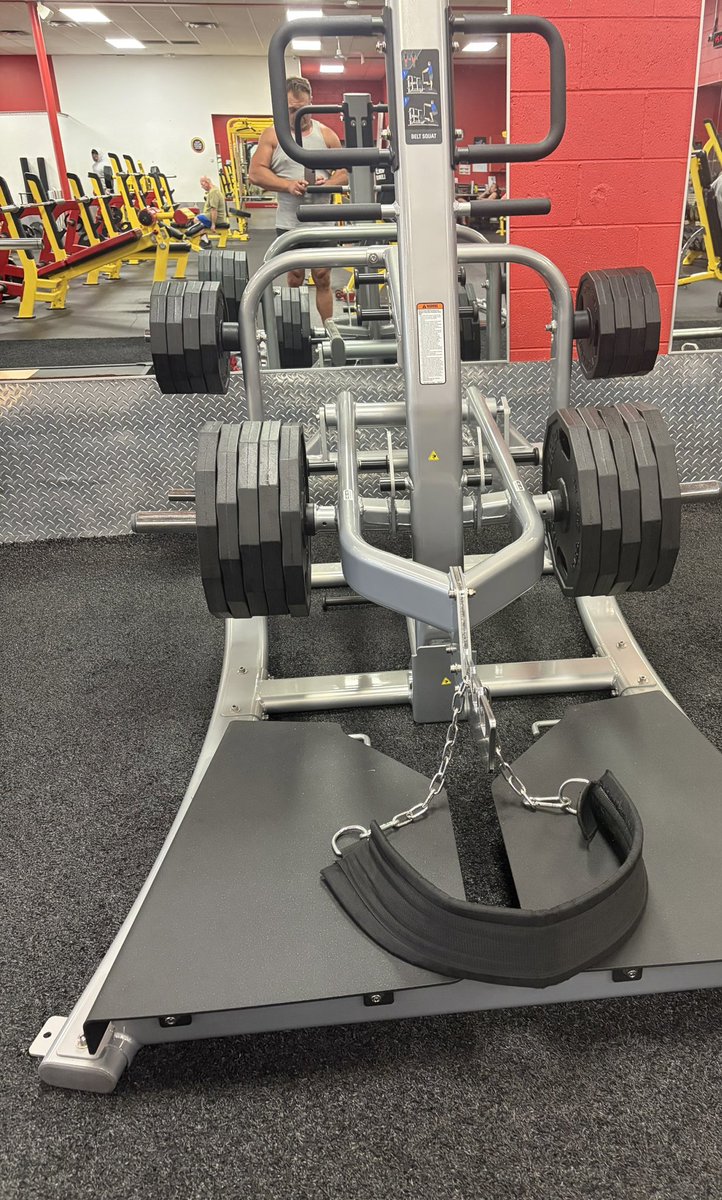 silvrgoat06's tweet photo. I love learning new movements and always improving. This variation on the belt squat is great for the back half and lower back. Nice add on to sets of traditional belt squat and leg press 💪 You either do it or you don’t 🤷♂️ #GymLife #Fitover40 #LowerBody #StrengthTraining #BeFit https://t.co/3iUwdCRgIx