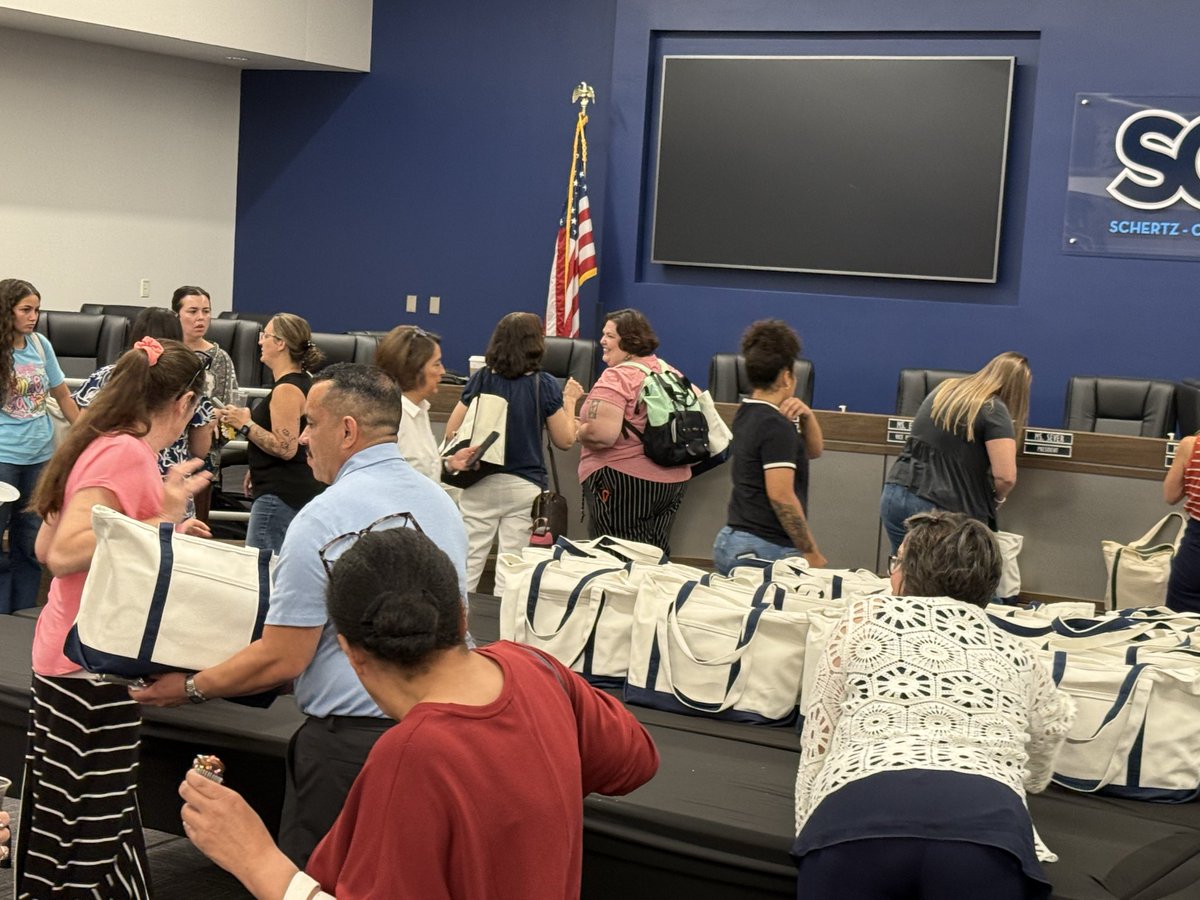SamDockery's tweet photo. One of the best parts of being a principal is welcoming new educators to our school. Today we welcomed our newest teachers to Cibolo Valley ES. I’m excited to learn from them, support them, &amp; watch the incredible impact they’ll have on our students this year. https://t.co/BxYRJmPEWh