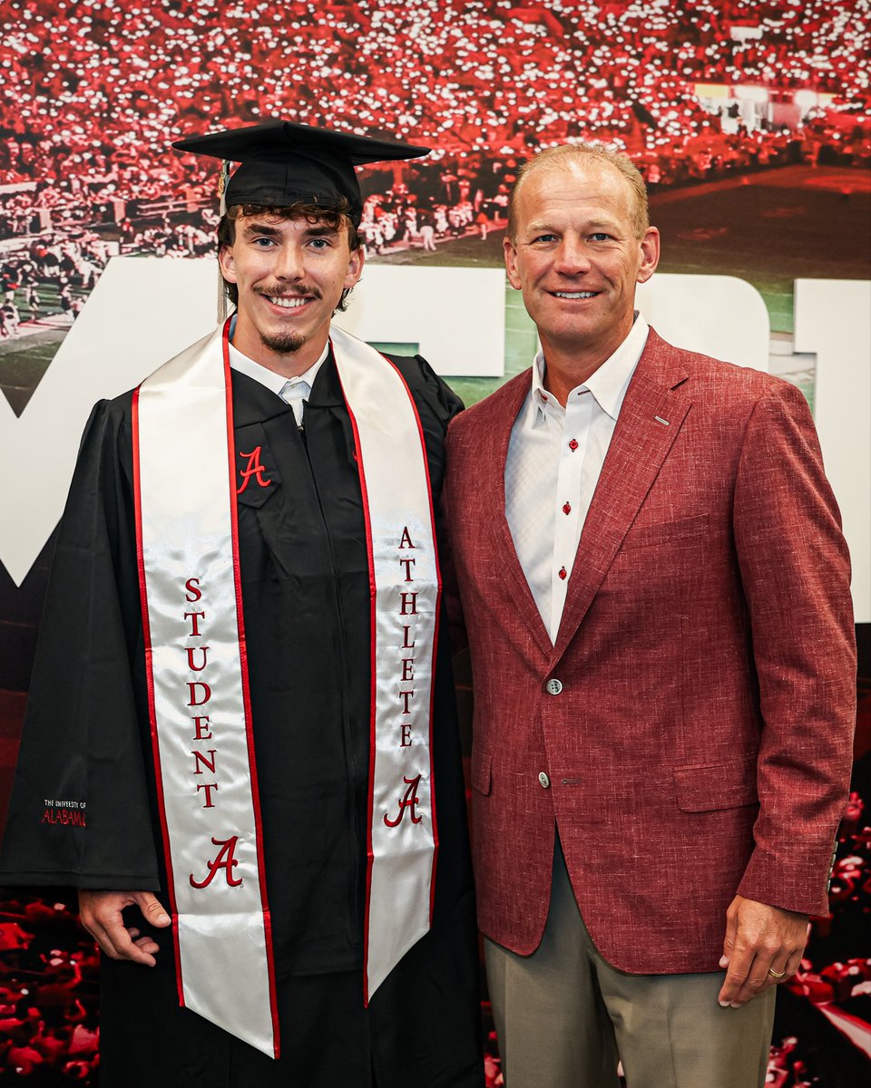 AlabamaFTBL's tweet photo. Congrats grads! 

🎓@AustinMack2024 
🎓 @ctalty31 https://t.co/eoLhm5wRgp