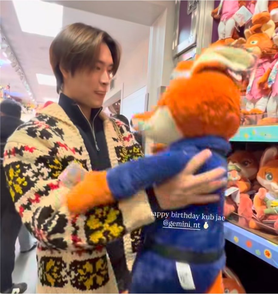 Marmeeeeeeee's tweet photo. เอนดุพี่น้องคุ่นี้ กึ่งทางการมาตาเซ่ดพี่ชาย พอเม้าแฟ่ดดื้อๆกลับมาเรียกเจ่เจ้55555555555555555 แสบได้กันมาเรย https://t.co/7aliDPQLYI