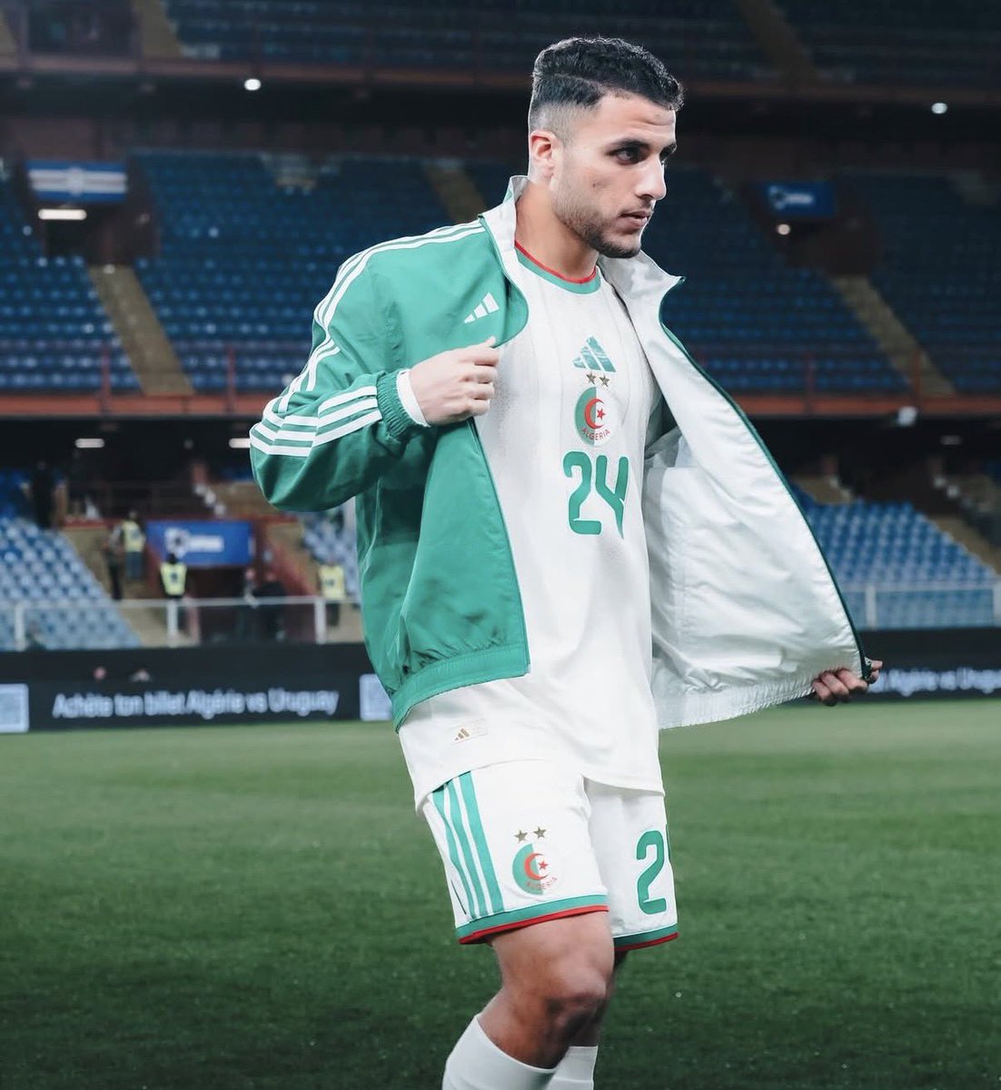 _BeFootball's tweet photo. 🚨🚨 ACCORD VERBAL ENTRE LENS ET CHARLEROI POUR YACINE TITRAOUI 🇩🇿 (2003) !!!!! ❤️💛

Ça sent très bon pour le transfert de l’Algérien à Lens. 

(@sebnonda) https://t.co/UnSAbQwENA