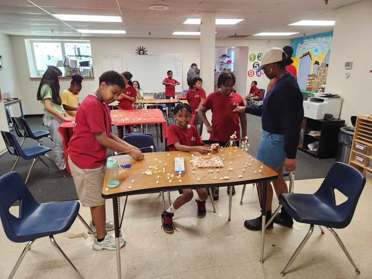 CommPlaceGR's tweet photo. Last week we were thrilled to welcome some incoming freshman from @Nazuniversity to work with our Summer Camp kids on some STEM activities - lots of fun and lots of learning - for everyone! https://t.co/VdodZXT0Zt