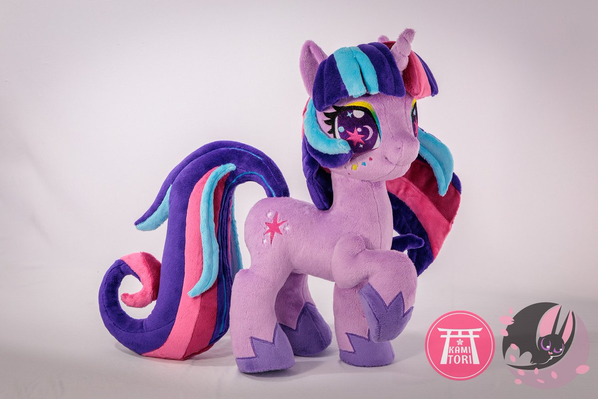 NeroFledermaus's tweet photo. G6 Twilight Sparkle 💖 made of high quality Shannon minky own patterns🪡 🧸 , embroidery matrix and photography by my partner @KamiTori_desing 🧵  📸 
#mylittleponyfanart #mylittlepony #twiligthsparkle #mlpg6 https://t.co/2qFeGaUOrW