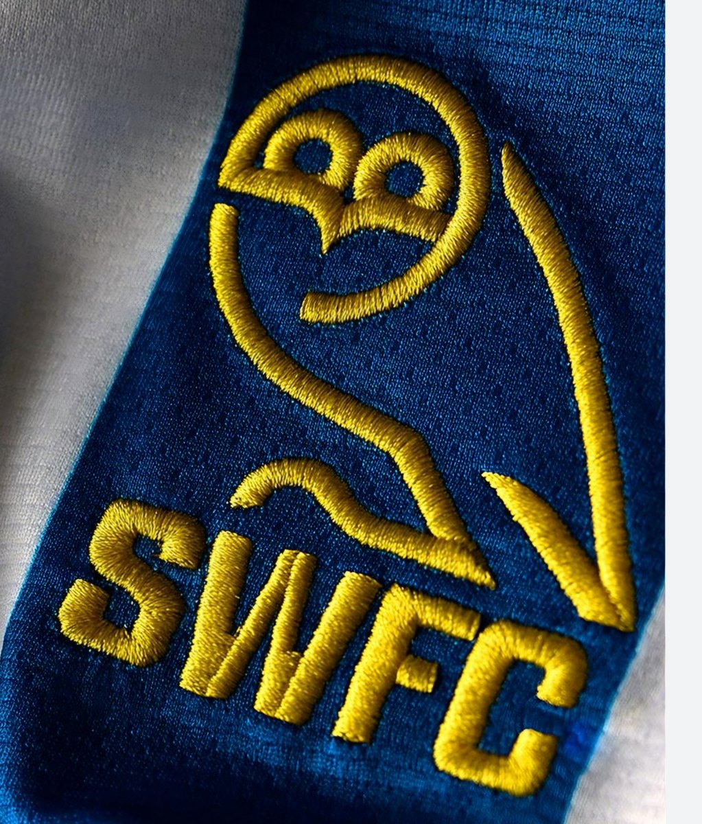 cescholes's tweet photo. @Jmjm803 @OfficialOAFC Think you'll find it's nothing like their badge https://t.co/jOsNe3RvRa