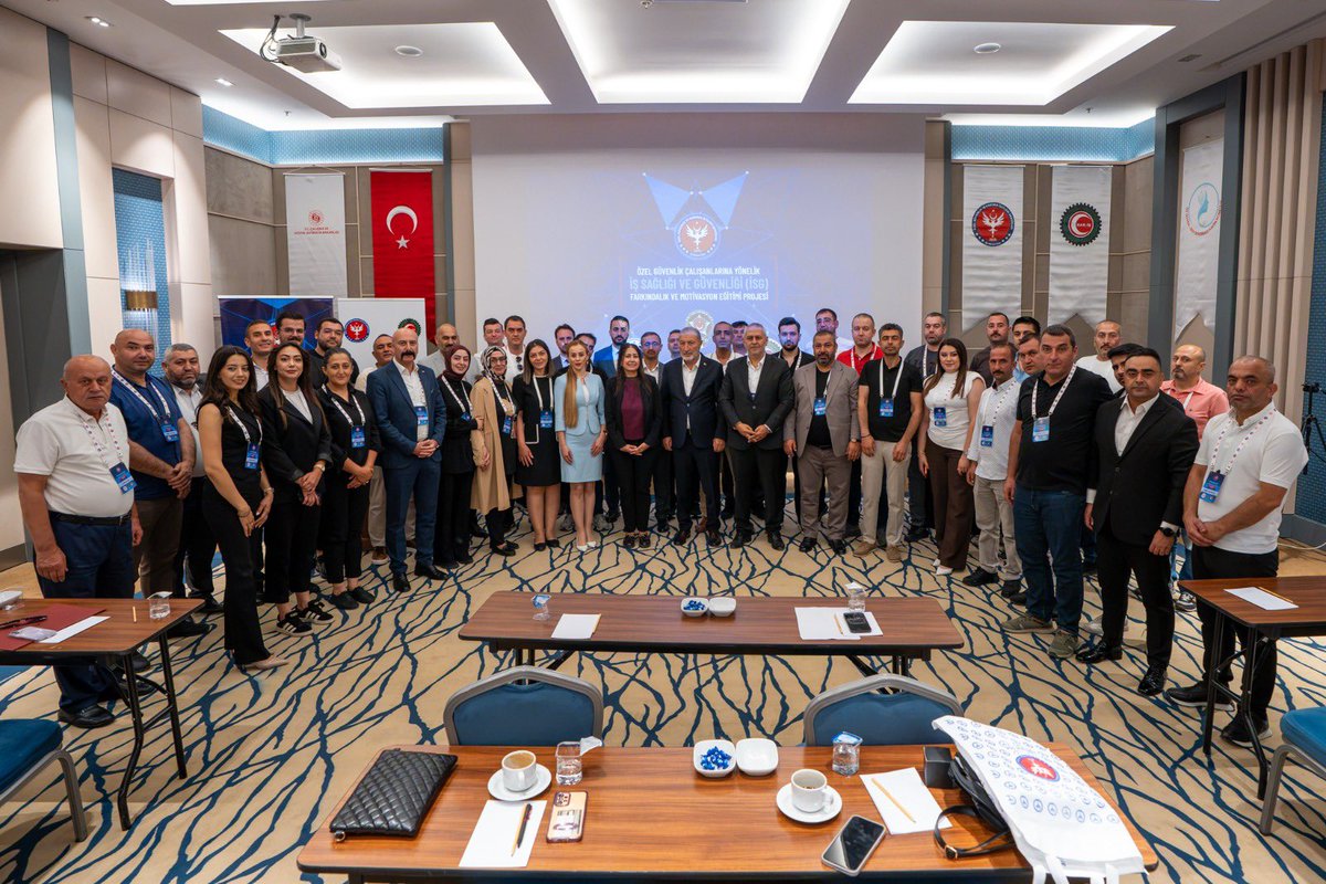 OzGuven_Sen's tweet photo. ÖZEL GÜVENLİK VE KORUMA SEKTÖRÜNDE ÇALIŞAN ÜYELERİMİZE YÖNELİK ANKARA’DA “İŞ SAĞLIĞI VE GÜVENLİĞİ FARKINDALIK VE MOTİVASYON” PROJESİ EĞİTİMİ VERİLDİ

Haberin detayları ➡️ https://t.co/HNaOeTd6x3 https://t.co/KuOHpvSk6J