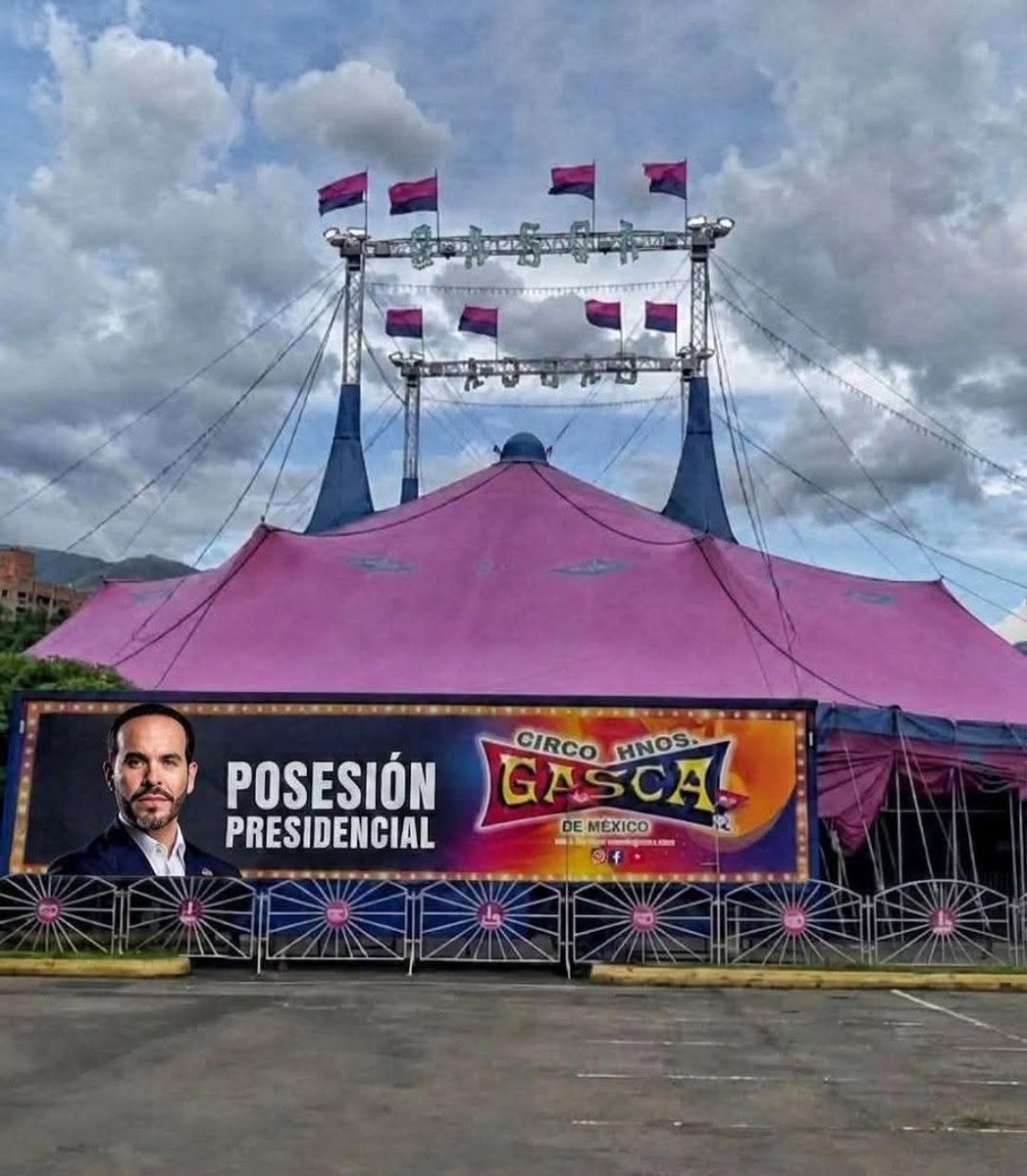 DANYMON_87's tweet photo. @HELIODOPTERO Me parece más lindo en forma de CARPA...

se ajustaría a la personalidad de los asistentes. https://t.co/G0F9lePMy5