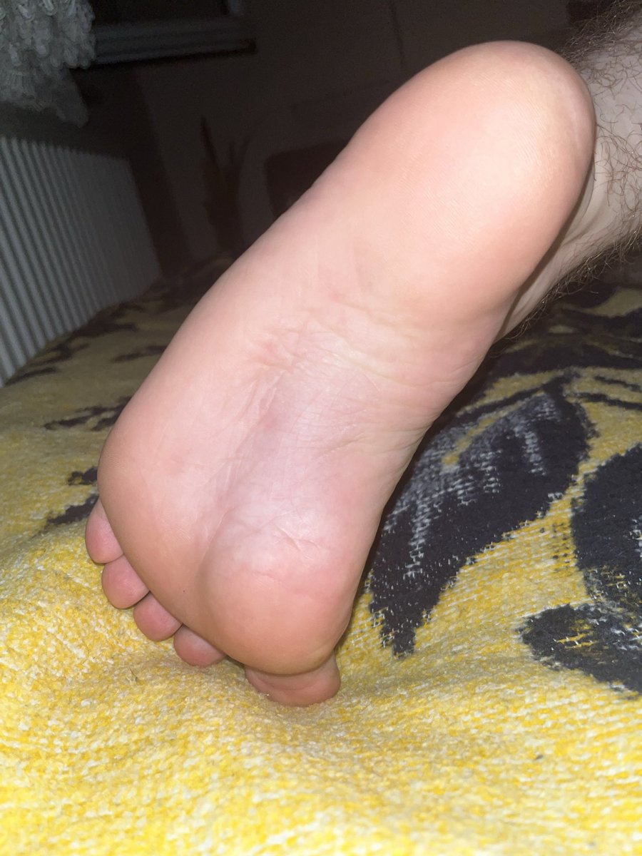 ZEYNEP_EFE08's tweet photo. Yalasana 😈🤭😘 #finansalköle #master #alpha #köle #sahip #ayak #ayakfetişi #ayakkölesi #sahibe #pasif #finansalköpek #finansalkoele https://t.co/KVvFD98d9J