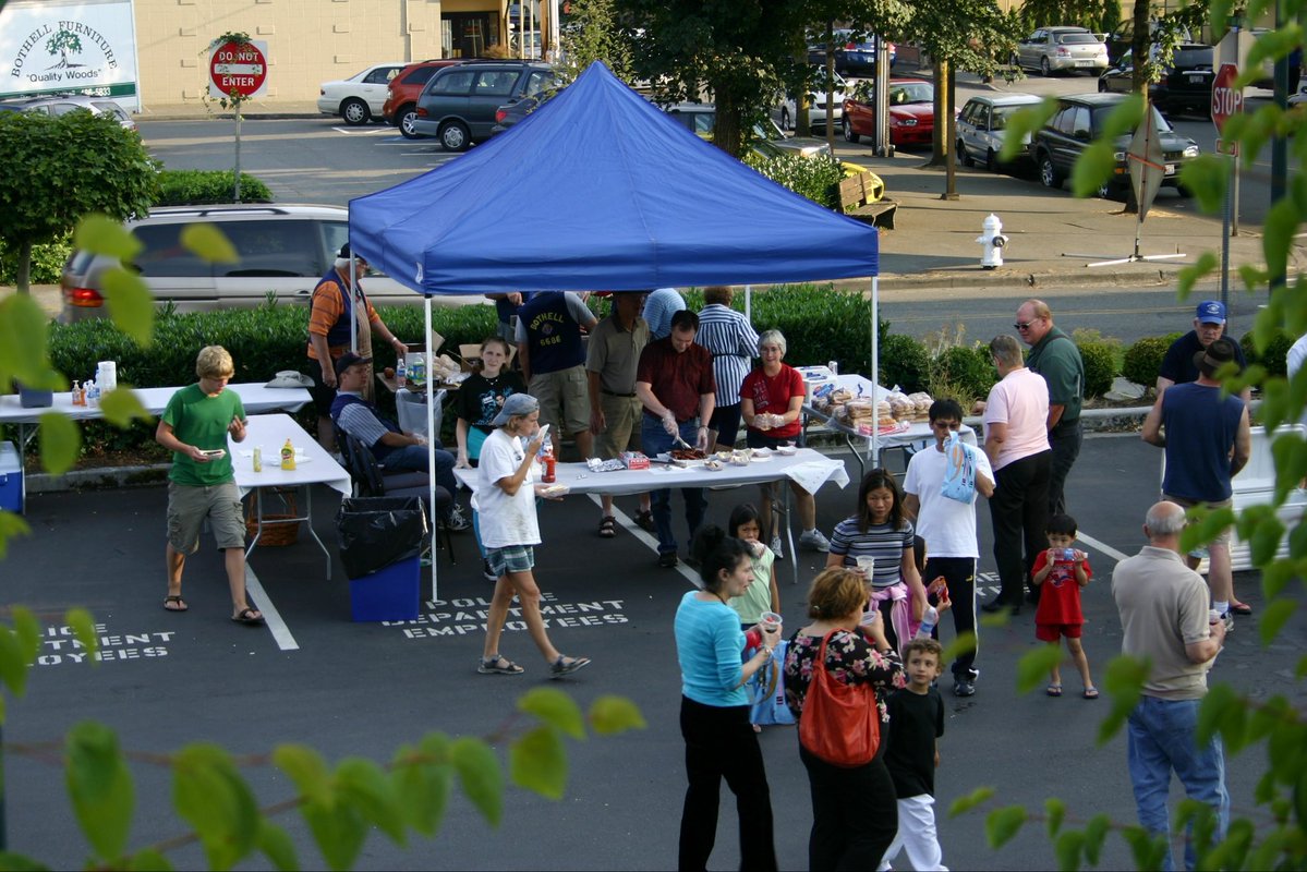 BothellPolice's tweet photo. Today's #ThrowbackThursday takes us back to National Night Out over 10 years ago. Do you see anyone you know? 👀
 
A lot has changed over the years, but one thing has stayed the same: when you know the people in your neighborhood, you help build stronger, safer communities. 🤝 https://t.co/4GceHAJyjp