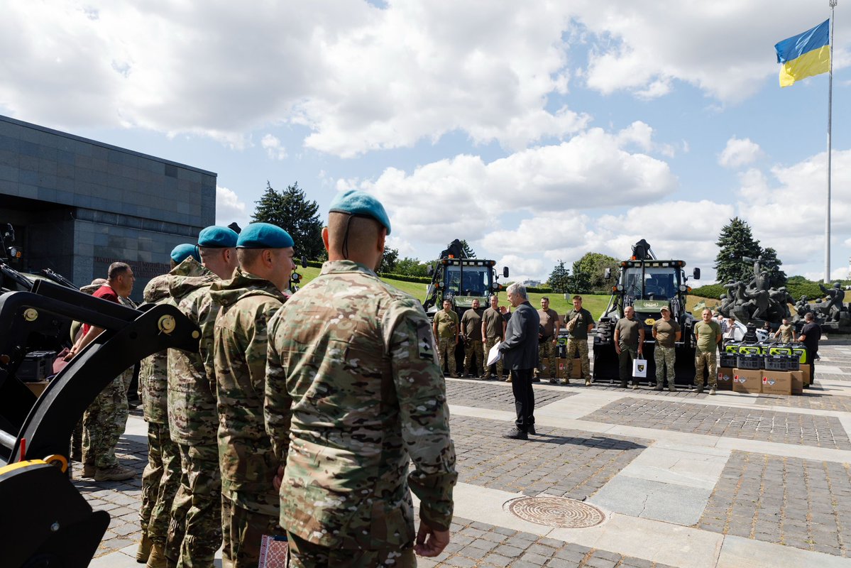 poroshenko tweet picture