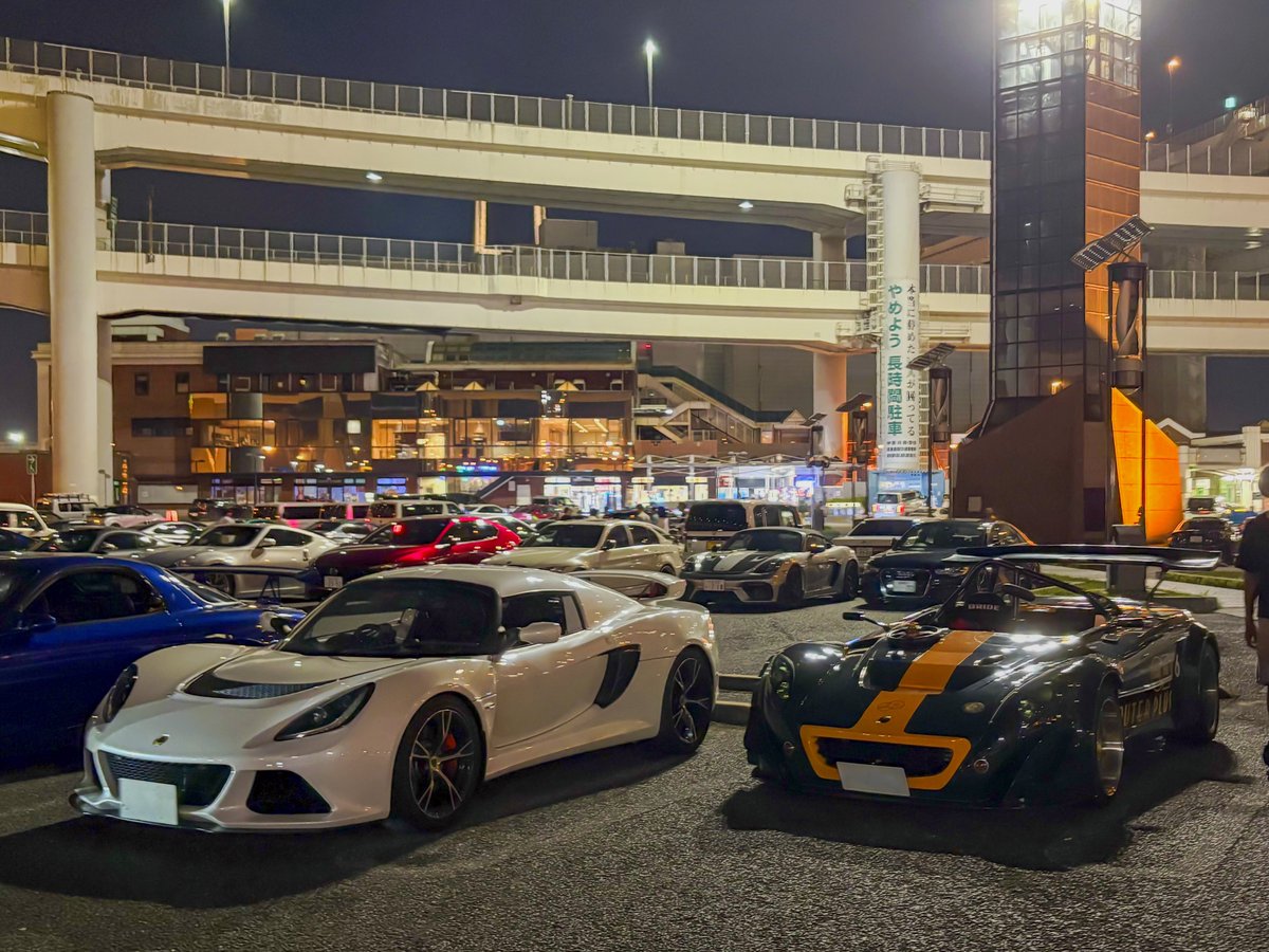 Maki2_EXIGE's tweet photo. あの時、大黒にいたクルマの中で乗り降りしづらいクルマの2トップだったと思います🤣 https://t.co/kAH7JPMqNn