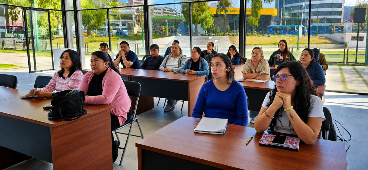 SRIoficialEc's tweet photo. #SRIzonal3

Capacitamos a emprendedores de los semilleros del @gadambato sobre deberes formales.

Así fortalecemos sus conocimientos para cumplir correctamente con sus obligaciones fiscales e impulsamos la formalización de sus negocios. https://t.co/9sLYp27TYG